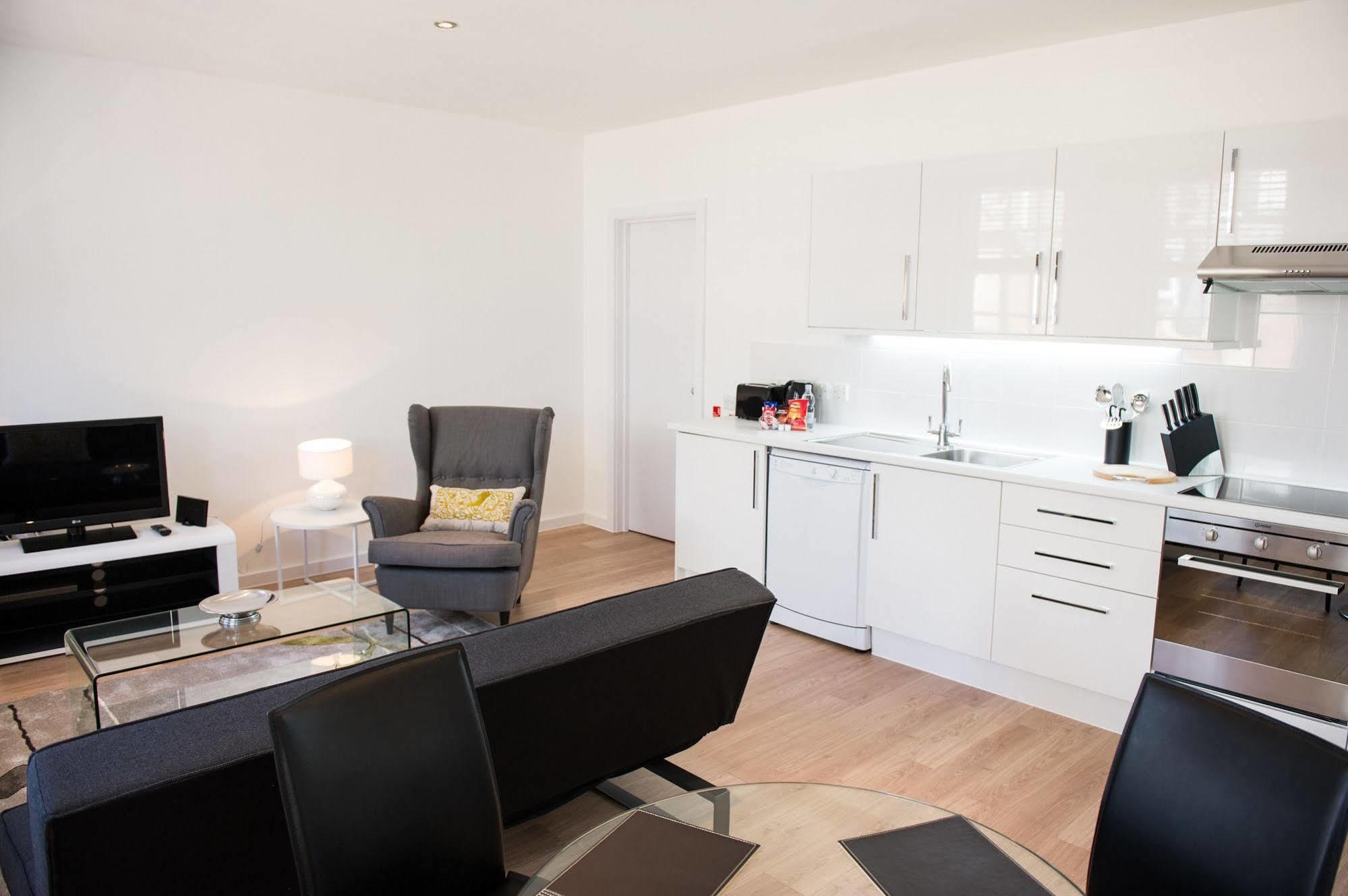 West End One Apartments Londra Exterior foto